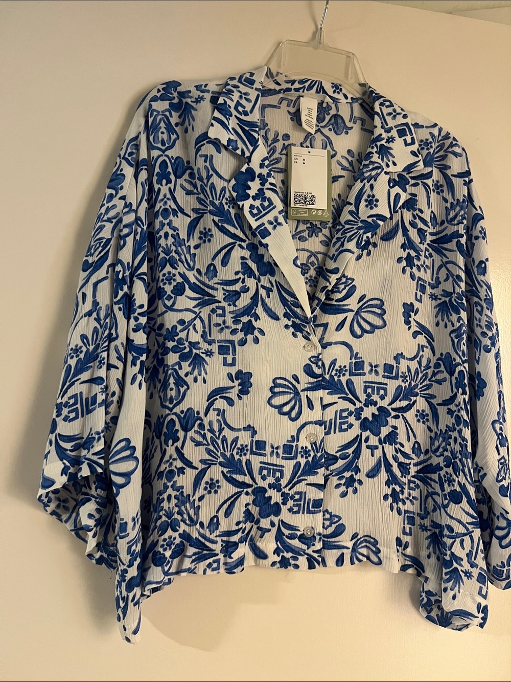 H&M Blue Floral Button-Front Women’s Top NWT resort style